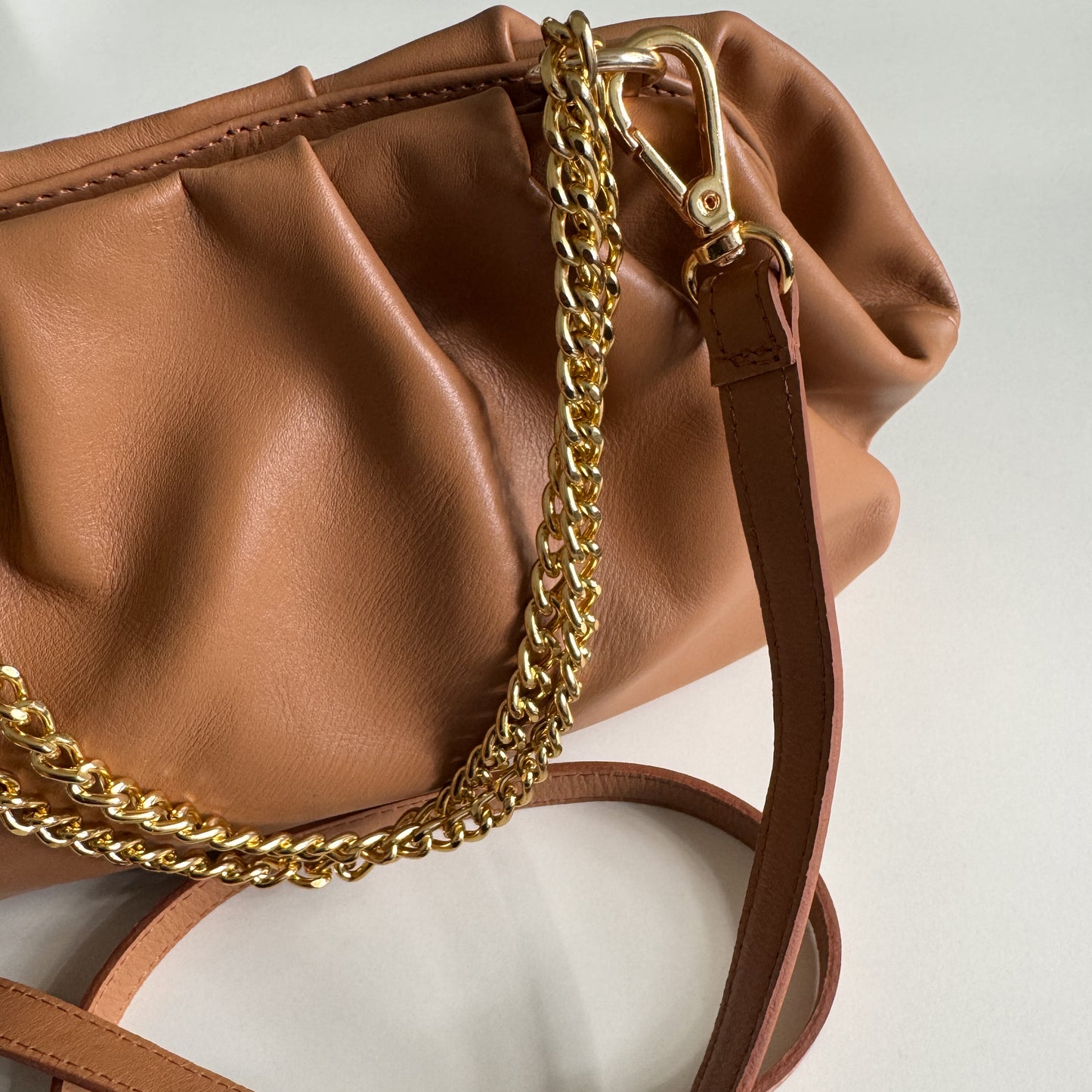 BOLSA NAOMI CARAMELO