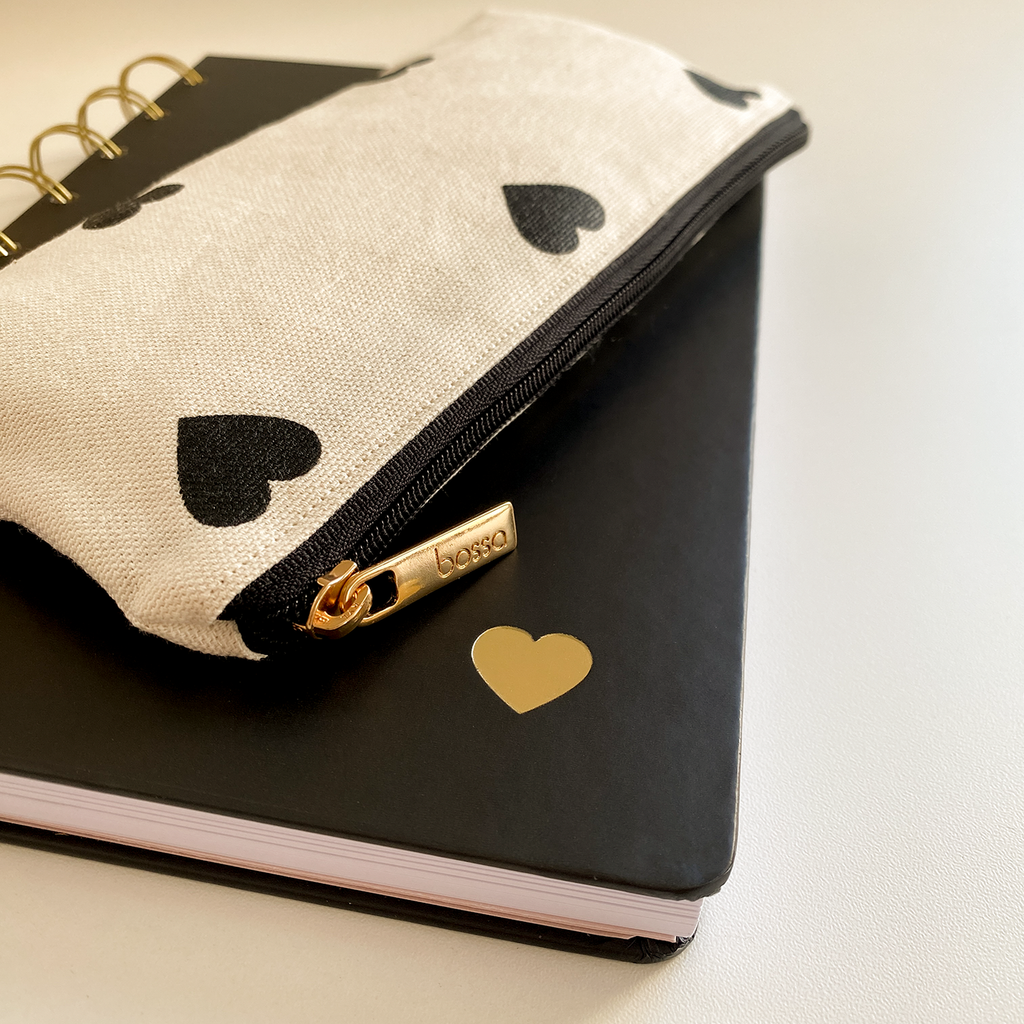 ESTOJO CORAÇÕES FLAT BLACK